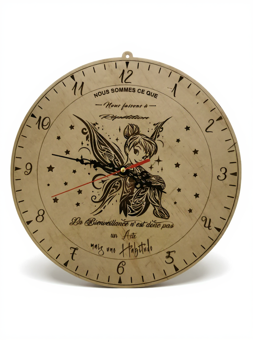 Horloge murale bois fée bienveillante gravée