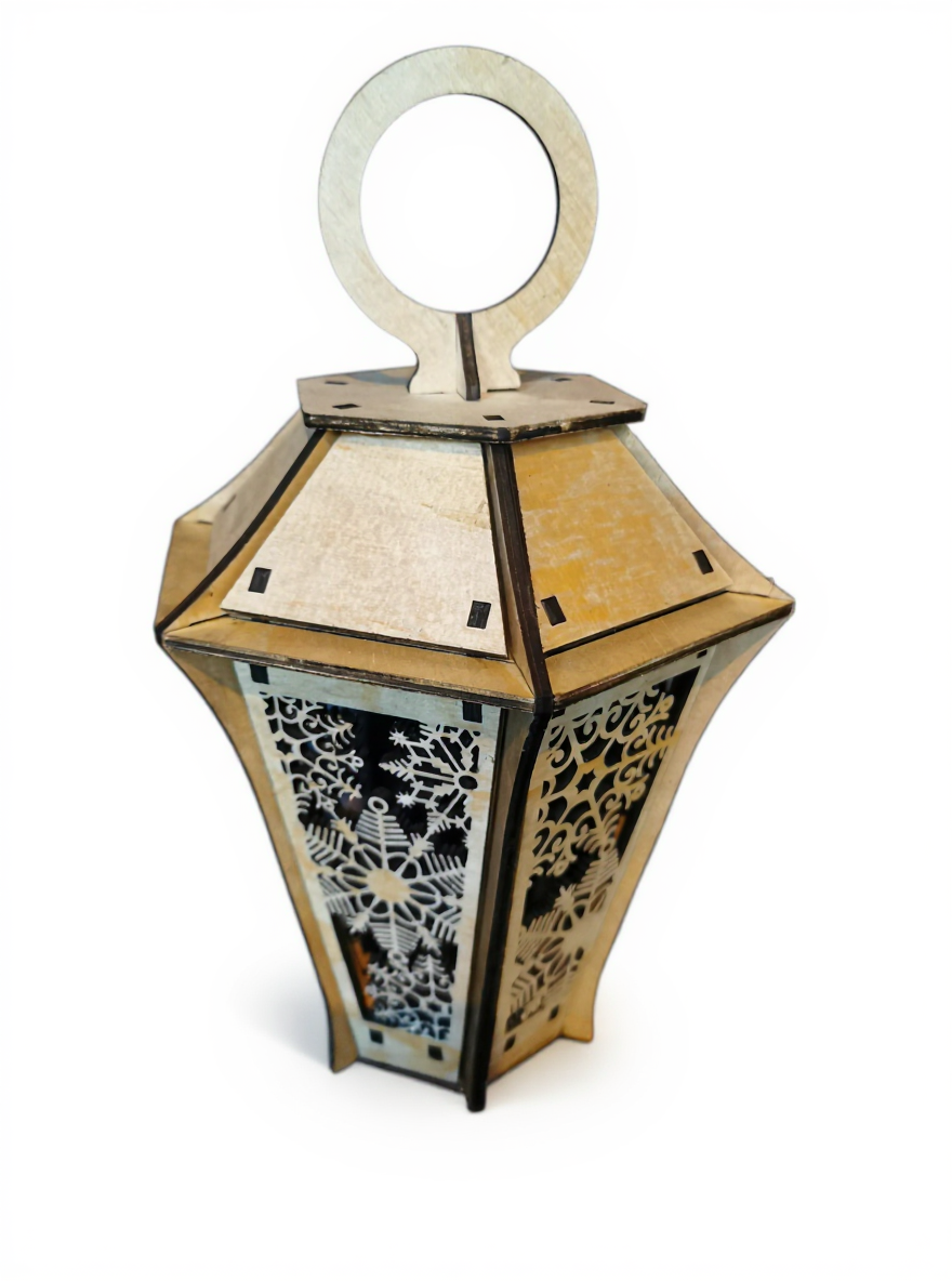 Lanterne de Noël en bois de 270mm, motifs flocons et sapins ajourés, artisanat français