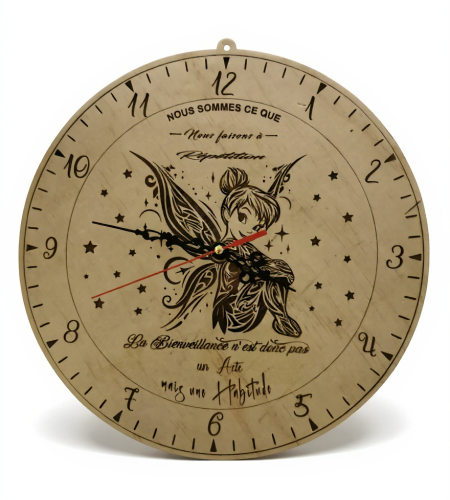 Horloge murale bois fée bienveillante gravée
