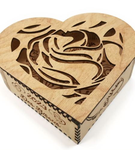 Boîte en forme de cœur en bois ajouré, motif Rose, romantique, artisanat français