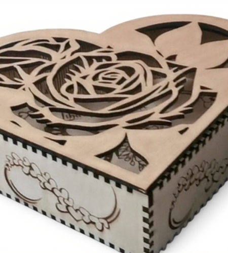Boîte cœur bois ajouré motif Rose floral