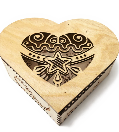 Boîte cœur bois ajouré motif floral élégant